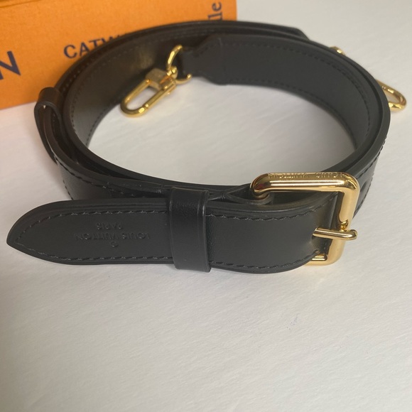 ❌SOLD❌ Louis Vuitton odeon crosssbody - Picture 4 of 15